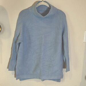 Sweater tunic. Light blue.